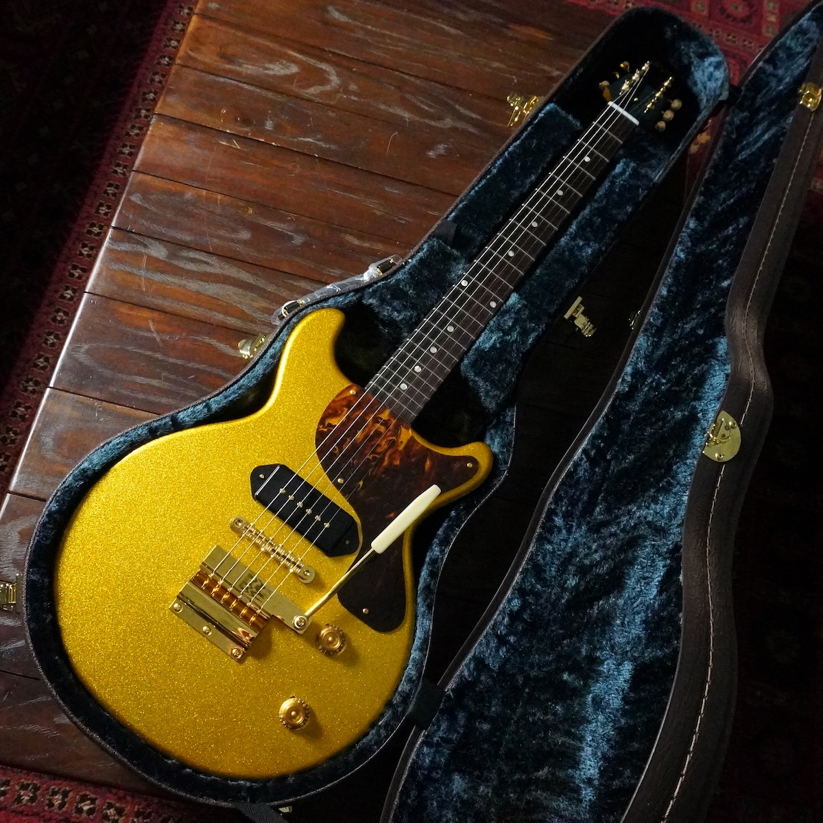 Bizen Works Burned Jr DC Korina / Gold Sparkle w/ Vibrola #083