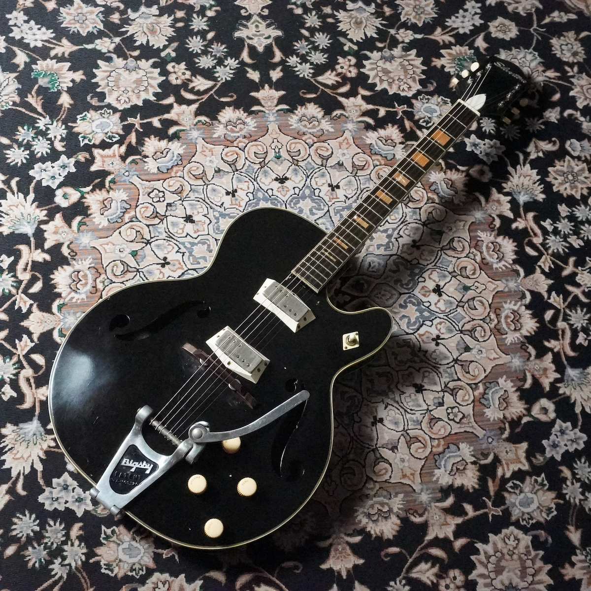 Silvertone #1446  ”Chris Isaak” Black 1960s