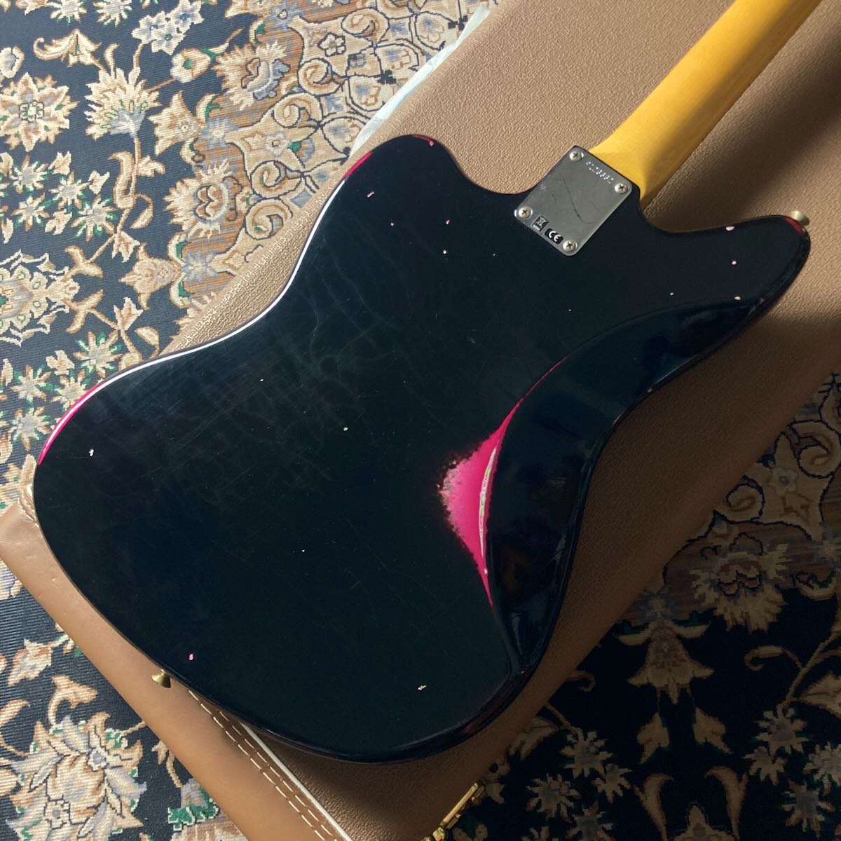 Fender Custom Shop 1962 Jaguar Relic / Black MH Over Pink Paisley 3