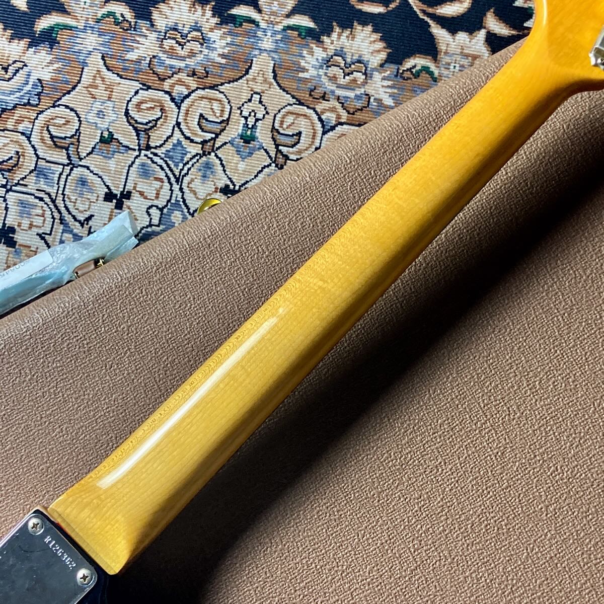 Fender Custom Shop 1962 Jaguar Relic / Black MH Over Pink Paisley 4