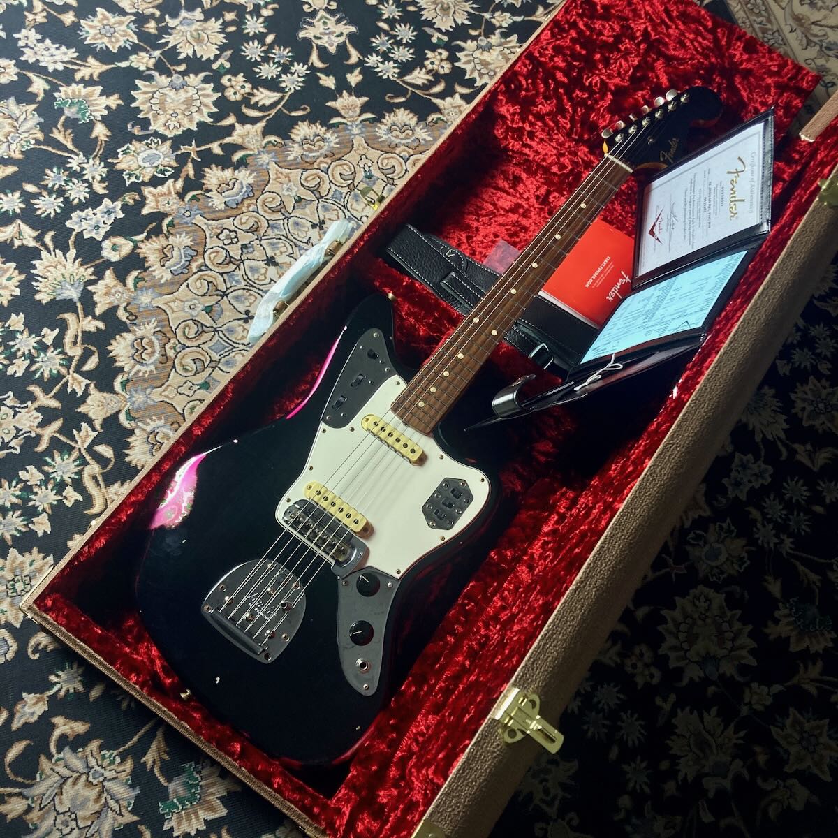 Fender Custom Shop 1962 Jaguar Relic / Black MH Over Pink Paisley