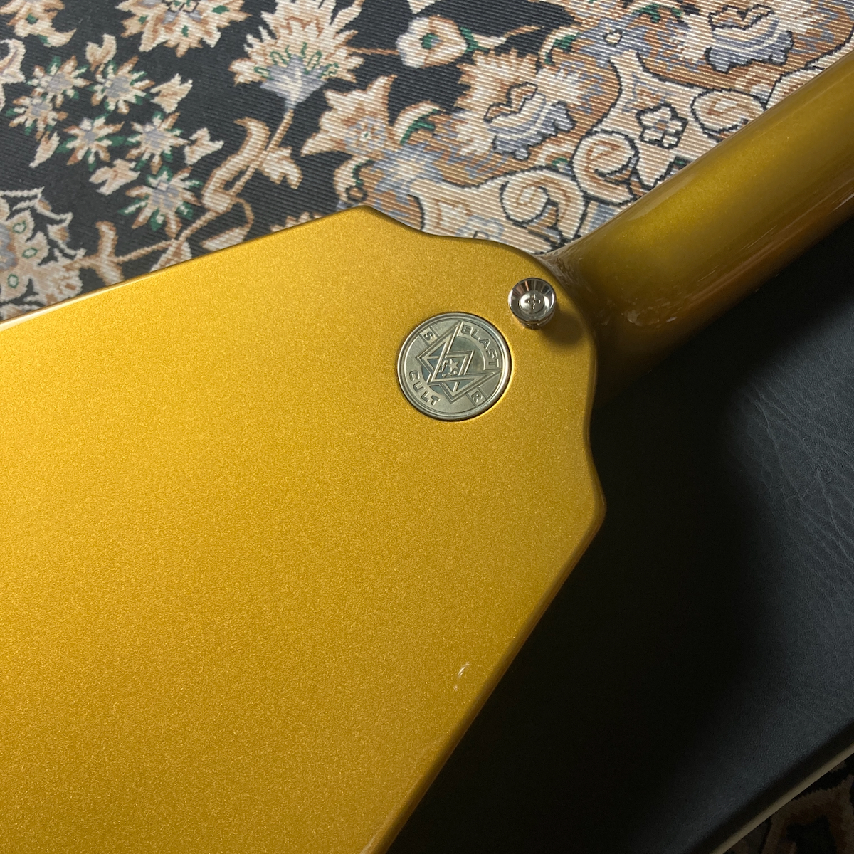 Blast Cult Hollow V Gold w/ Stop Tail / TV Jones 5