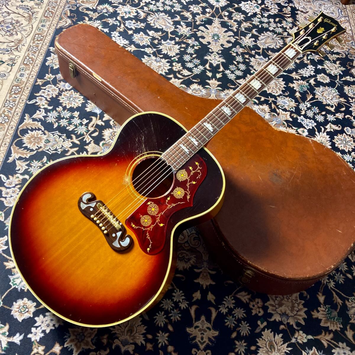 Gibson J-200 Sunburst