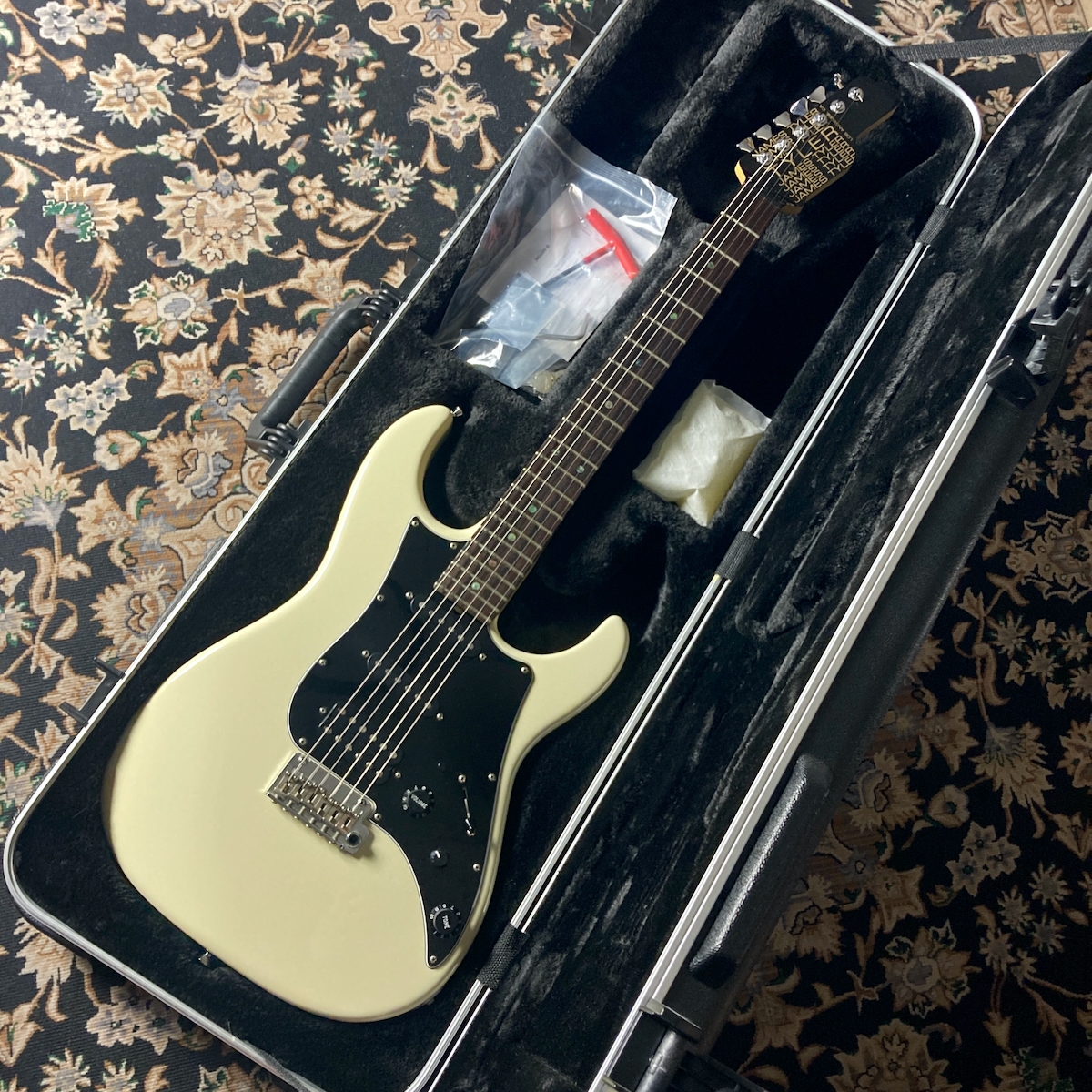 James Tyler Japan Studio Elite HD Alder/Rosewood White